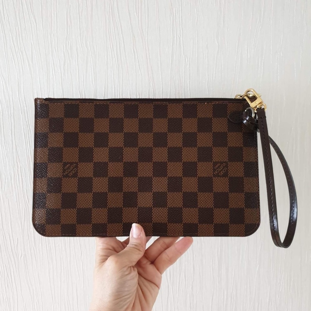 Louis Vuitton neverfull wristlet MM